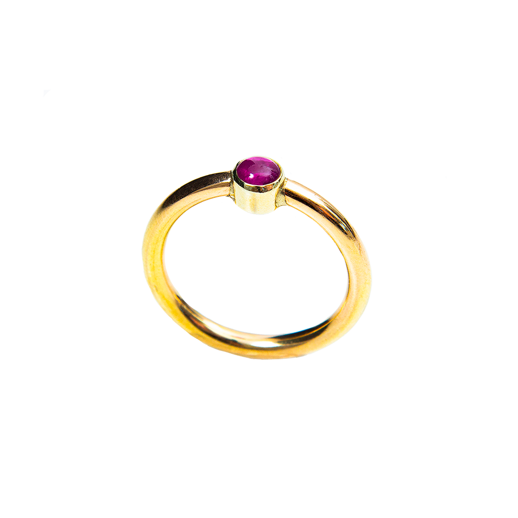 Gold ring 18K with ruby